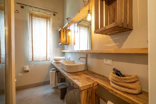 غرفة عائلية رباعية بسرير كينج وسرير كوين بإطلالة على الحديقة بغرفتي نوم بحمام خاص، Sweet Cottage 4/4