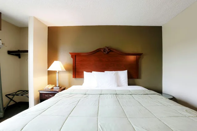 جناح بسرير كينج، Copley Inn & Suites By OYO Akron OH 1/4
