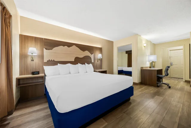 Suite, King and Double Bed, with Extra Double Bed, Best Western Center Pointe Inn 2/10