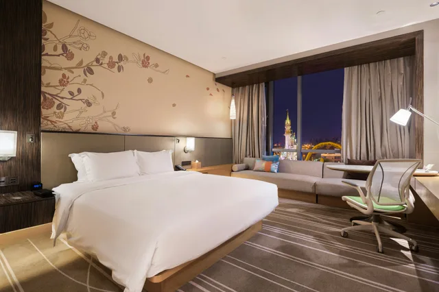 غرفة بسرير كينج في طابق مرتفع، Hilton Garden Inn Ningbo 4/8