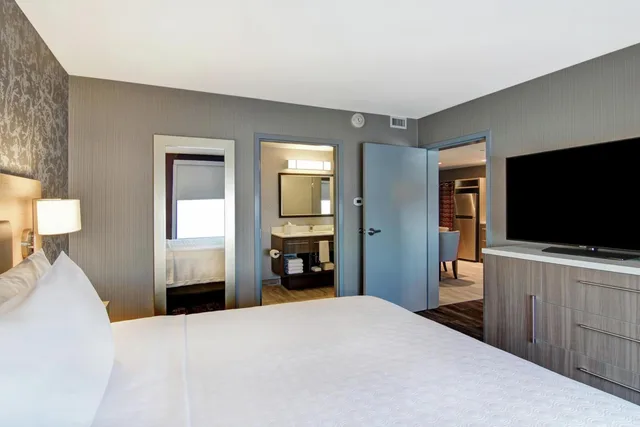 جناح بسرير كينج بغرفة نوم واحدة مع أريكة، Home2 Suites By Hilton Edmonton South 1/4