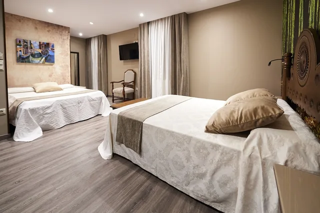 Family, Double Bed, Sofa, Posada Araceli 1/5