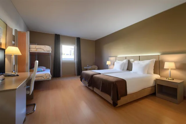 غرفة ديلوكس عائلية بسرير بطابقين، Tryp By Wyndham Porto Centro Hotel 2/7