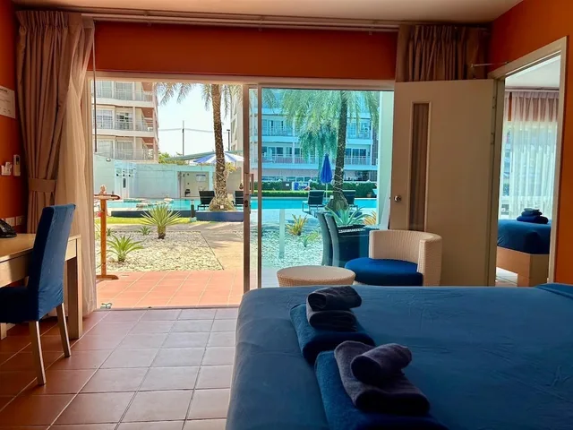 Family, King and Twin Beds, Pool Access، Grandblue Resort 8/10