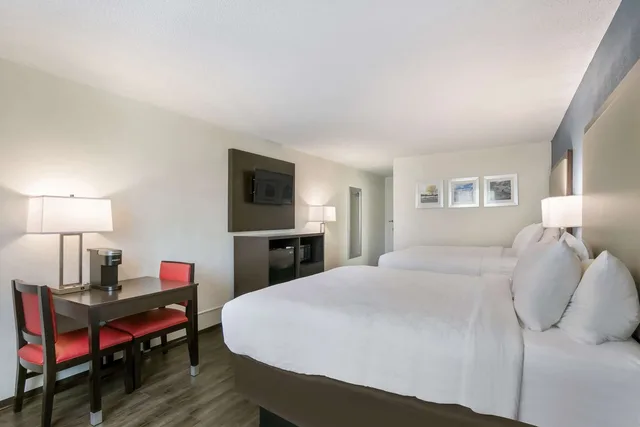 غرفة بسريرين كوين، Clarion Hotel Conference Center Maggie Valley NC 2/4