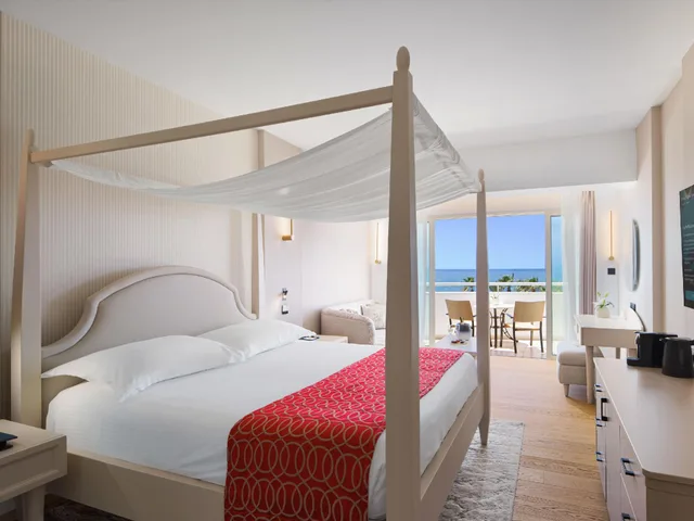 جناح شهر العسل، Olympic Lagoon Resort Paphos 1/1