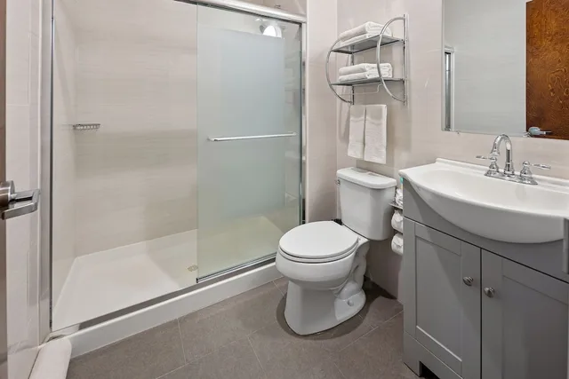 غرفة مفردة بسرير كوين، Highbridge Hotel 2/2