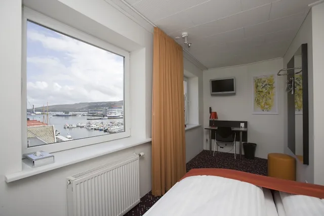Medium, Queen Bed, Sea View، Hotel Torshavn 1/5