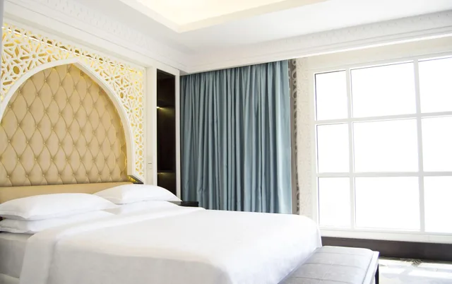 Deluxe, Double Bed, Sheraton Sharjah Beach Resort Spa 2/6