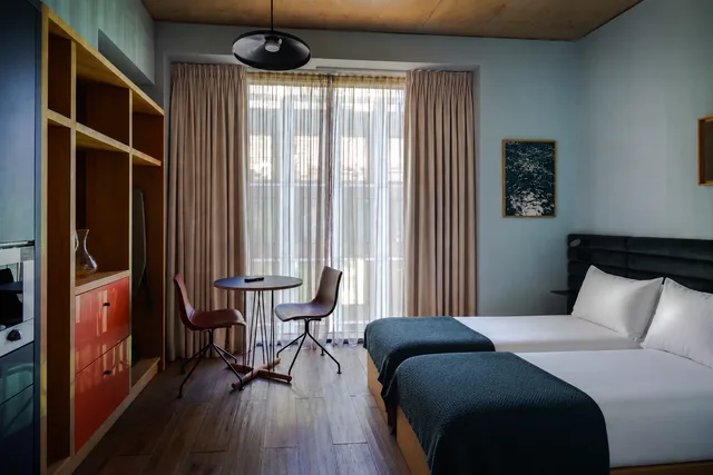City, Studio, Twin Beds، Beckett Locke 1/2
