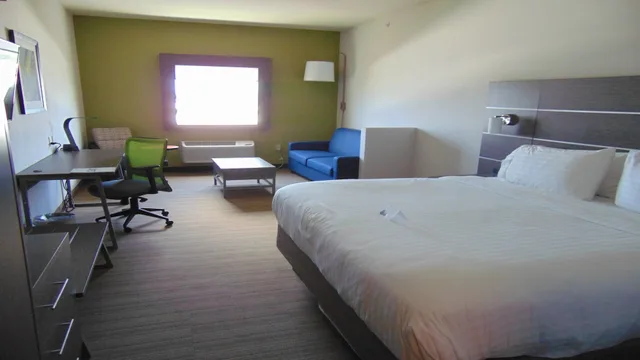 غرفة قياسية بسرير فردي، Holiday Inn Express Suites Boynton Beach West 4/6