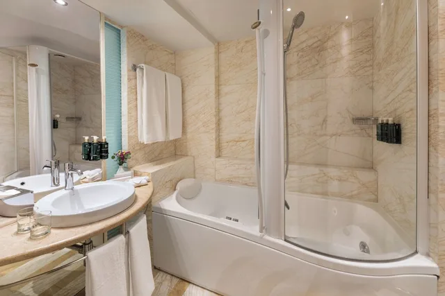 VIP Experience, Supreme, Queen Bed، Melia Athens 9/10
