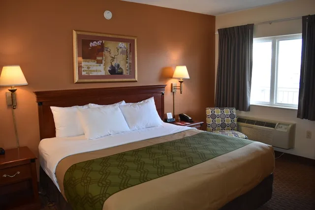 غرفة قياسية بسرير كينج، Econo Lodge Louisville Downtown 3/7