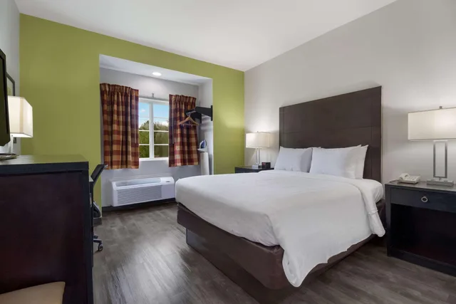 Room, Queen Bed, Quality Inn Shallotte near Ocean Isle Beach 3/5
