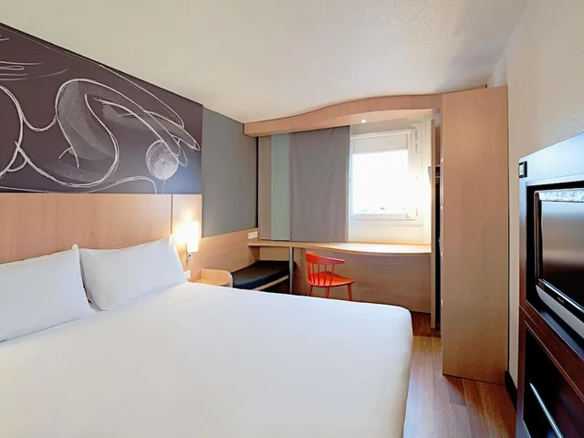 غرفة قياسية بسريرين منفصلين، Ibis Charleroi Airport Brussels South 1/8
