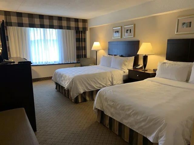 Standard, 2 Double Beds, Holiday Inn Johnstown-Downtown 5/10