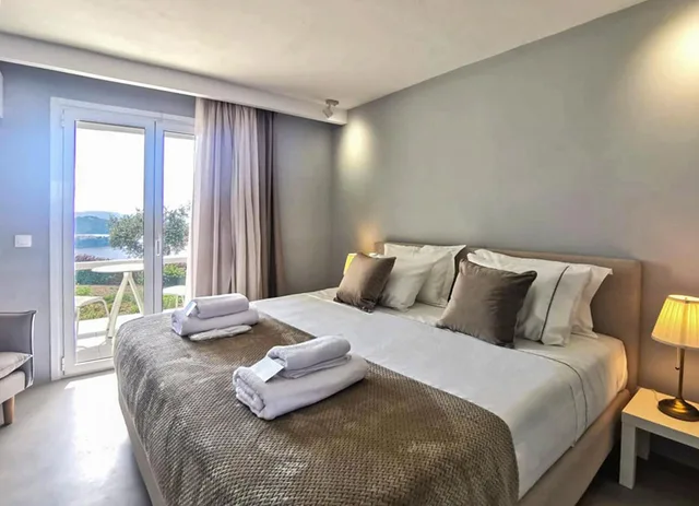 جناح بسرير كوين بإطلالة على البحر، Oniro Skiathos 7/10
