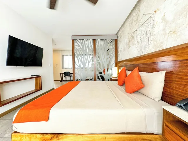 جناح بسرير كوين مع أريكة، Grand Fifty Suites 2/10