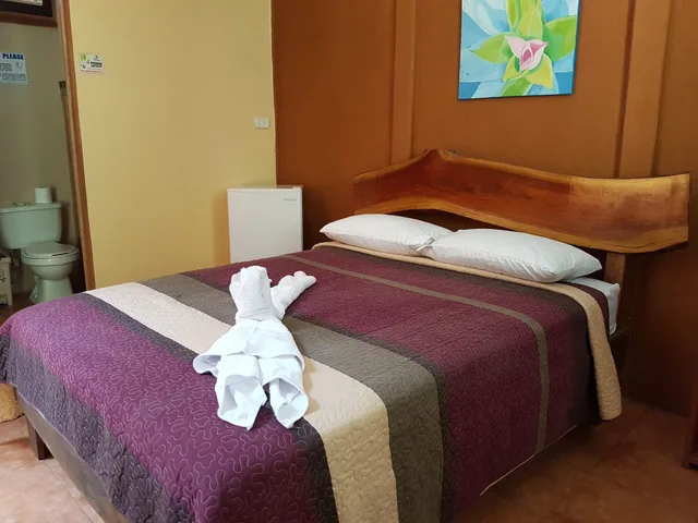 غرفة كومفورت بسرير كوين، Greemount Hotel 1/3