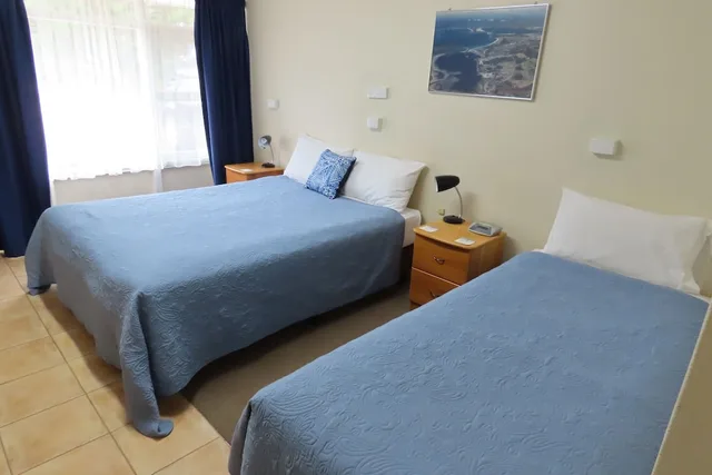 Plus, Classic, Studio, 1 Queen and 1 Single Bed, Emu Point Motel 2/5