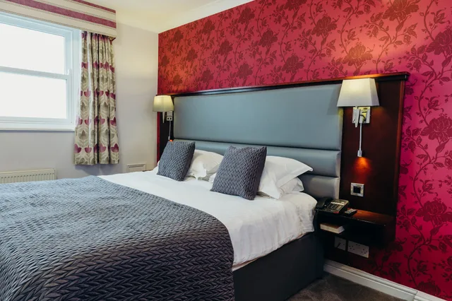 غرفة سوبيريور بسريرين منفصلين بإطلالة على البحر، Crown Spa Hotel Scarborough 2/5