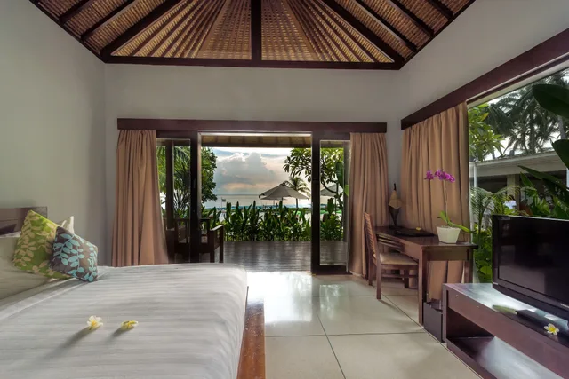 فيلا ديلوكس بسرير كينج بإطلالة على البحر، Living Asia Resort Spa Lombok 2/3