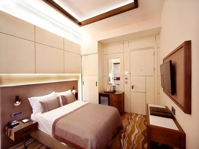 غرفة مفردة، Grand Hotel de Pera 2/3