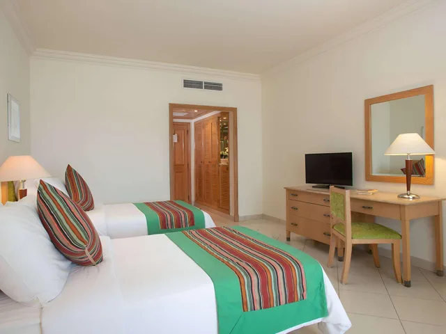 Classic, King Bed, Pool and Sea View، Movenpick Taba 4/10