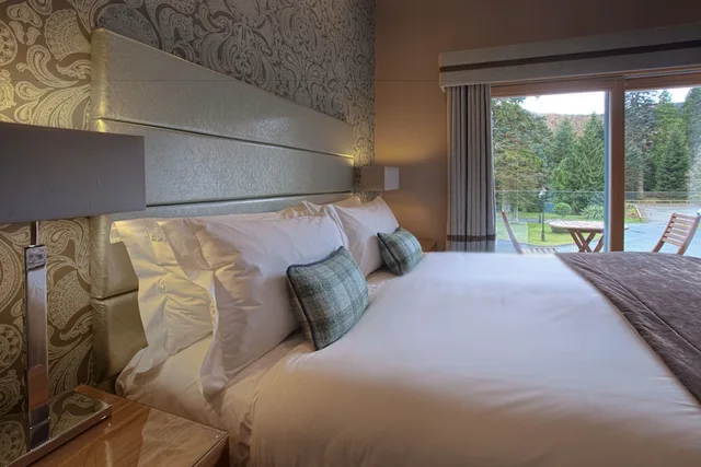 Lodge, King Bed, Loch Side، Fonab Castle Hotel 1/1