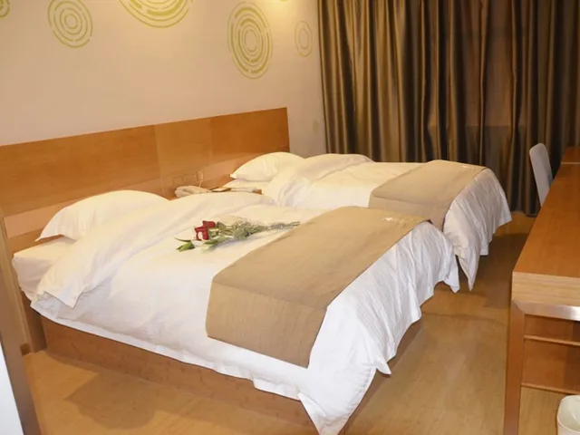 Family, 1 King and 1 Single Beds, Greentree Inn Anqing Wangjiang County Lantian Road Yiheyuan Express Hotel 2/2
