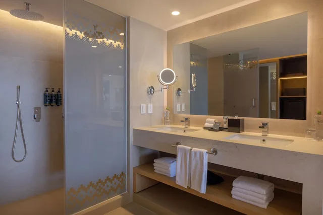 Diamond Club, Junior Suite, Luxury, 2 Queen Beds, Ocean Front, Sofa, Hot Tub, Terrace، Royalton Splash Riviera Cancun, An Autograph Collection All-Inclusive Resort 3/3