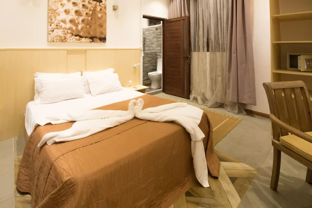 غرفة قياسية بسرير كينج بإطلالة على المسبح بغرفة نوم واحدة بحمام خاص، Villa Alizée 8/10