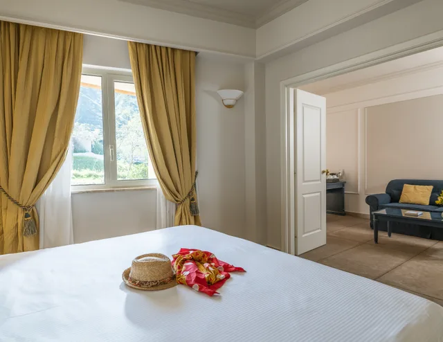جناح ثلاثي بإطلالة على الحديقة، Altafiumara Resort & Spa 2/8