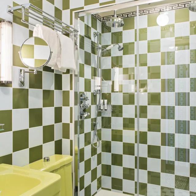 جناح سوبيريور، Hotel Les Deux Gares 5/8