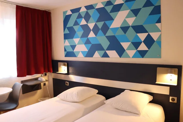 غرفة بسريرين منفصلين، Comfort Hotel Paris Porte d Ivry 5/10