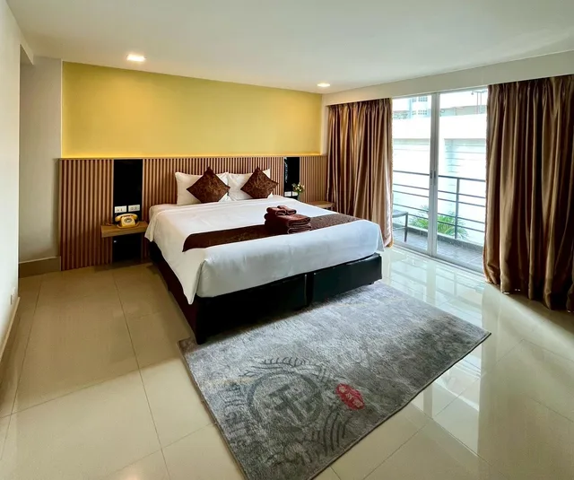 Gold, Balcony, The Golden Ville Boutique Hotel Spa 2/3