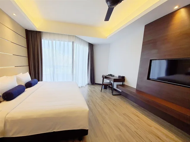 غرفة ديلوكس بسرير كينج بإطلالة على المدينة، Pacific Regency Beach Resort Port Dickson 3/6