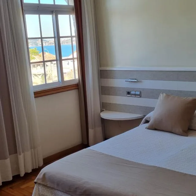 غرفة بسرير مزدوج أو سريرين منفصلين بإطلالة على البحر، Hotel Miramar Playa America 7/10