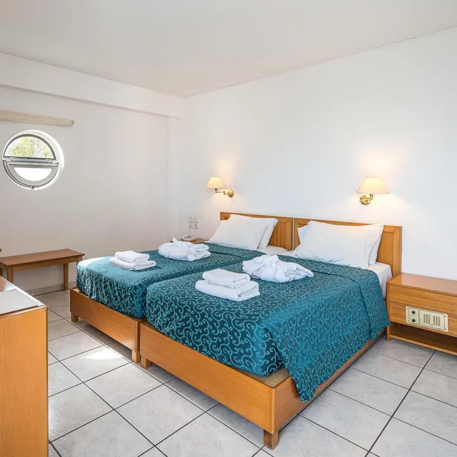 غرفة ديلوكس بسرير مزدوج أو سريرين منفصلين، Heronissos Hotel 2/3