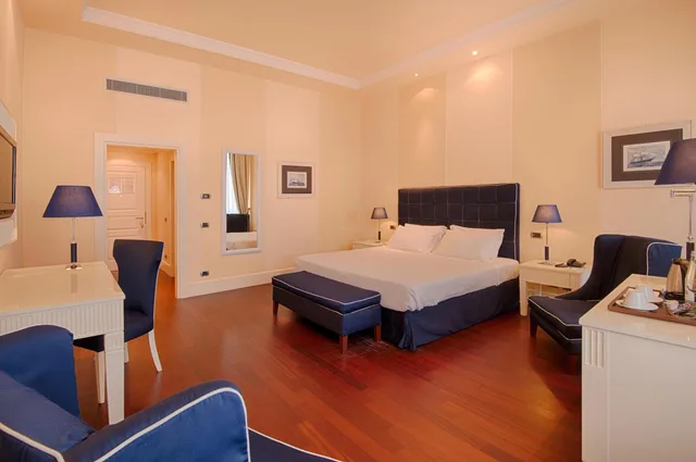 غرفة سوبيريور بسرير مزدوج أو سريرين منفصلين بإطلالة على البحر، Grand Hotel Palazzo Livorno Mgallery 1/8