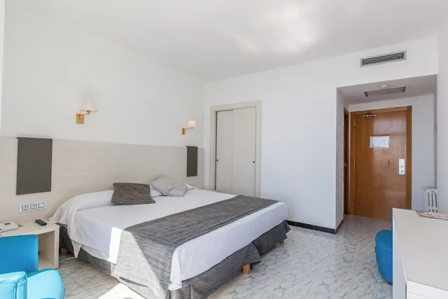 غرفة عائلية ثلاثية بسرير مزدوج وسرير فردي، Hotel Amic Horizonte 1/1