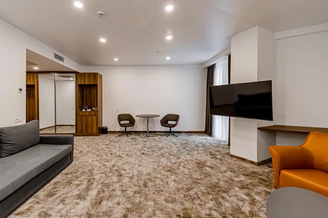 Deluxe, Double Bed, Sofa, Kutaisi Inn 3/6