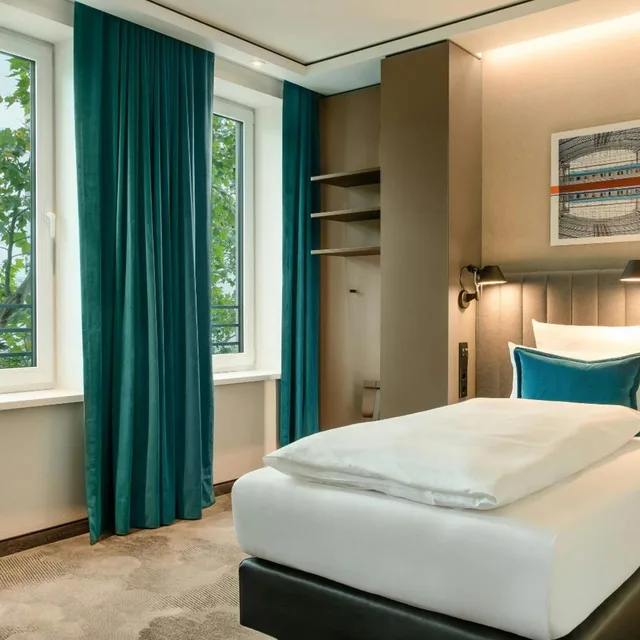 Room, Single, Hotel Motel One Berlin-Hauptbahnhof 1/3
