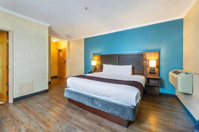 Upgrade, Efficiency, King Bed، Grand Park Hotel & Suites Downtown Vancouver, Ascend Hotel Collection 1/3
