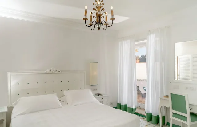 Deluxe, Double Bed, Sina Flora 3/6