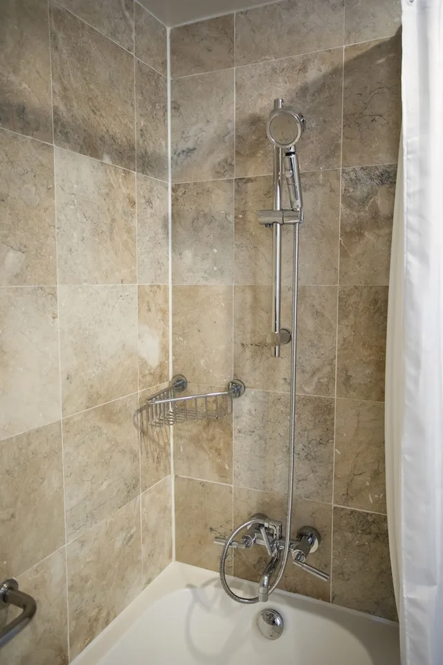 جناح بسرير كينج مع أريكة، Guam Plaza Resort & Spa 3/3