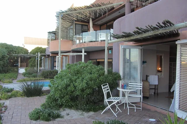 Absolute Beach, Vredenburg 3/40