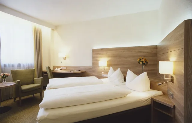 Superior, Twin Beds, JEDERMANN 2/3