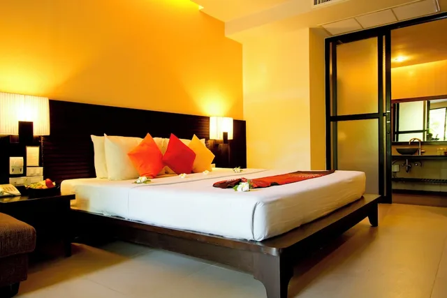 Chalay, Tropical, King Bed, Sunrise Wing, Sand Sea Resort Railay Beach 2/5