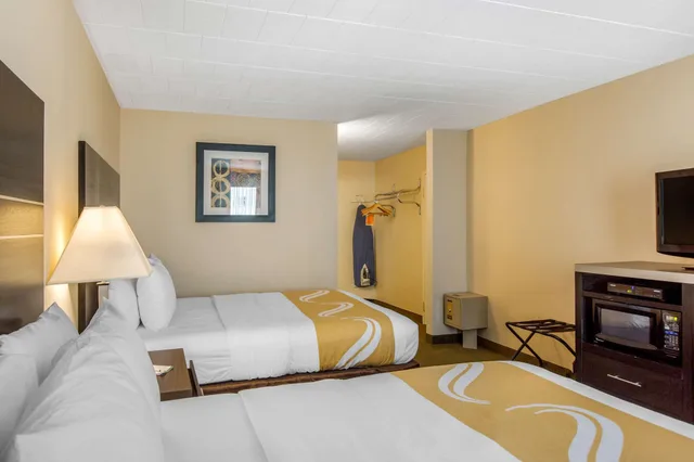 غرفة قياسية بسريرين كوين، Quality Inn Ledgewood - Dover 2/6